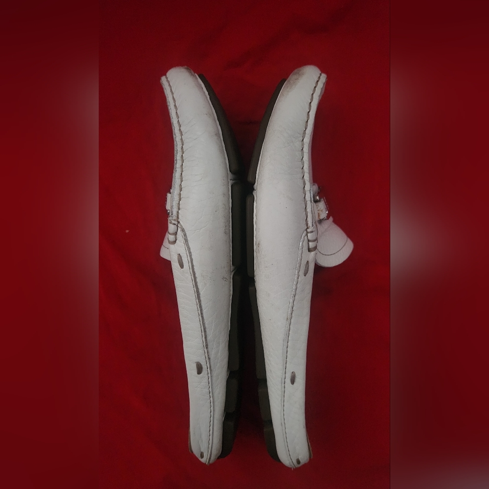 Prada White Leather Flats with Minimalist Design - Picture 5 of 10
